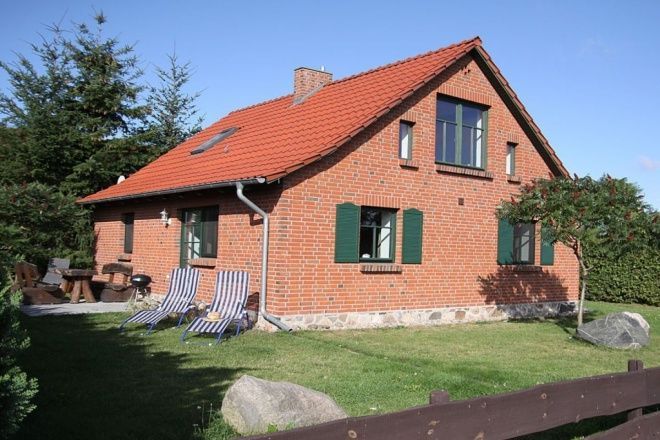Das freistehendes Ferienhaus liegt am Naturschutzgebiet Mönchsee in der südlichen Müritz-Region. 